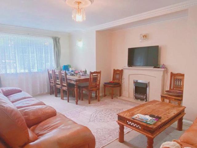 Apartment for rent in London Borough of Croydon, Waddon