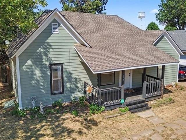 House for sale in Crescent, Logan County
