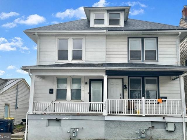 Townhouse for sale in Womelsdorf, Pennsylvania