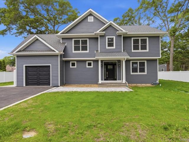 House for sale in Miller Place, New York