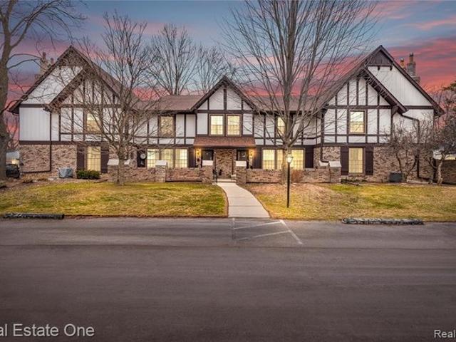 Townhouse for sale in Saint Clair Shores, Michigan