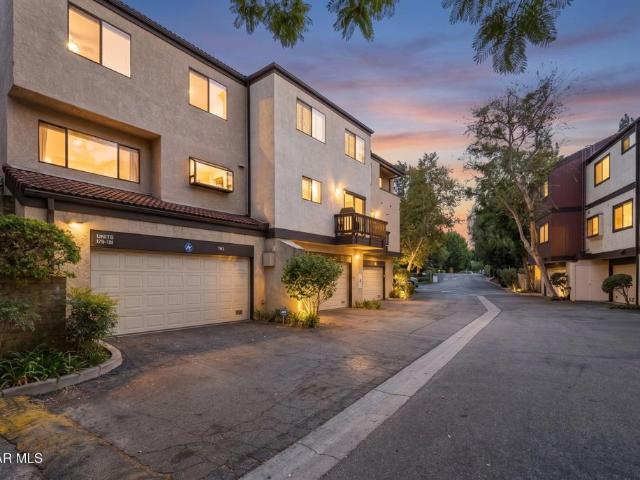 Townhouse for sale in Woodland Hills-Warner Center Neighborhood Council District, Canoga Park