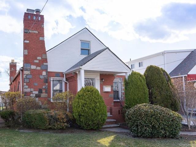 House for sale in Queens, Arverne