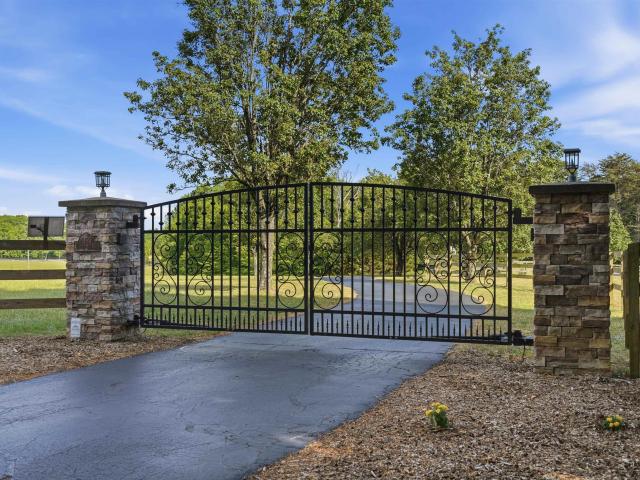 House for sale in Campobello, South Carolina