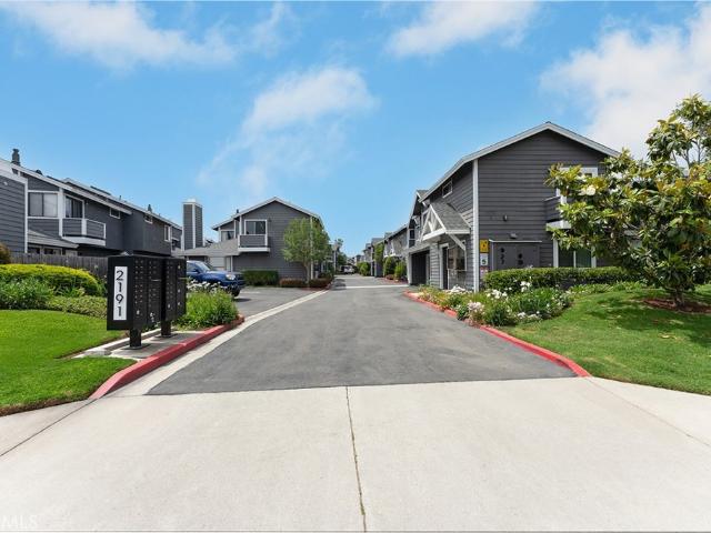 Townhouse for sale in Costa Mesa