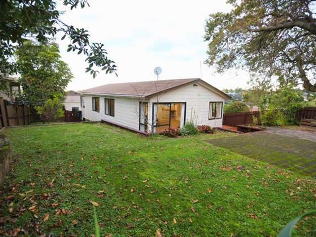House for sale in Oratia