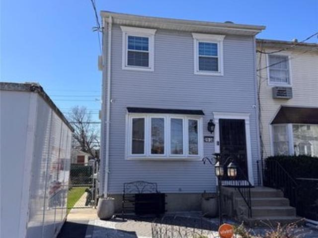 House for sale in Queens, Arverne
