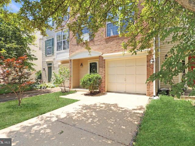 Townhouse for sale in Sterling