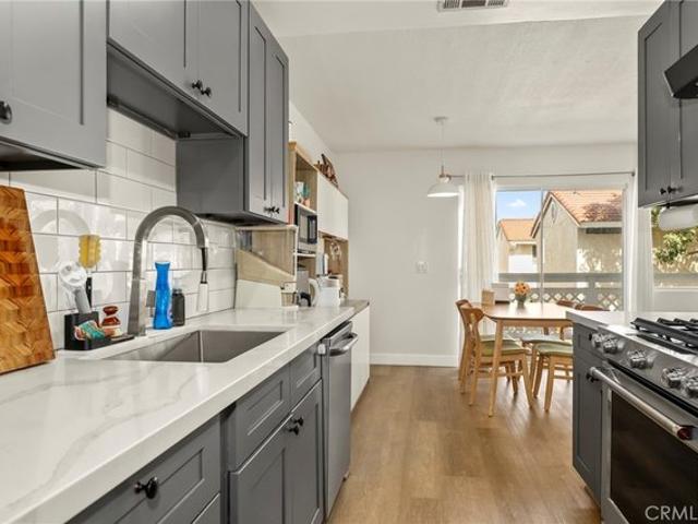 Townhouse for sale in Hawaiian Gardens, California