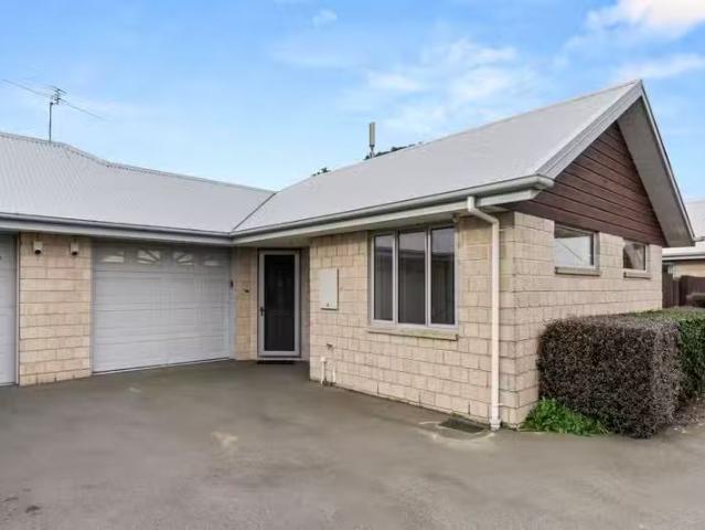 House for sale in Chaslands, Canterbury