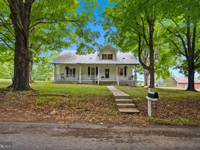 House for sale in Berkeley Springs, West Virginia