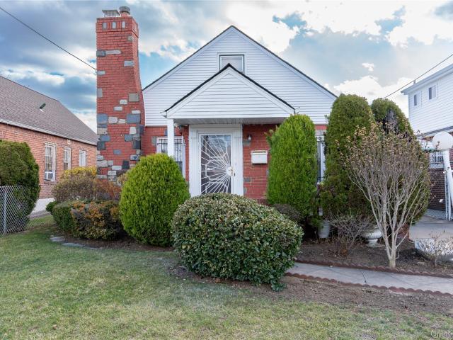 House for sale in Queens, Arverne