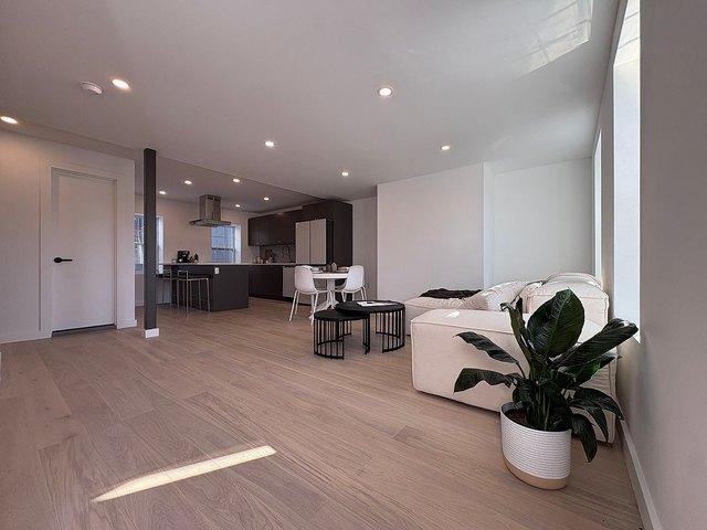 Townhouse for sale in Arverne, New York