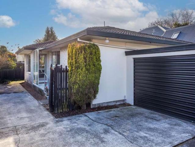 Apartment for sale in Heathcote, Canterbury