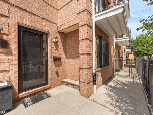 Townhouse for sale in Newark, New Jersey
