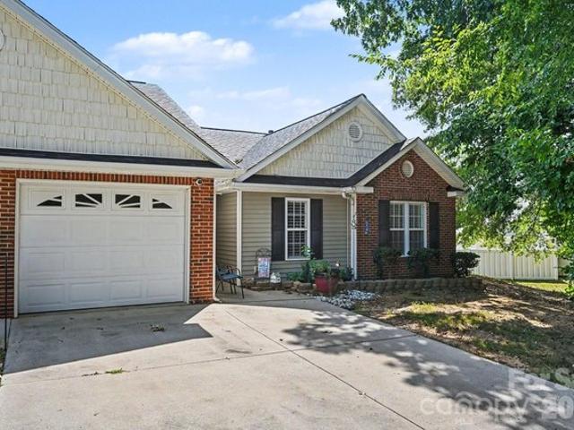 Townhouse for sale in Mount Holly, North Carolina