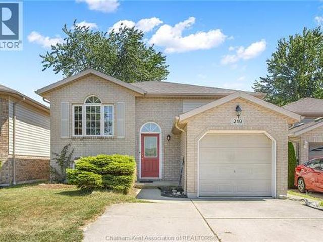 House for sale in Chatham–kent, Ontario