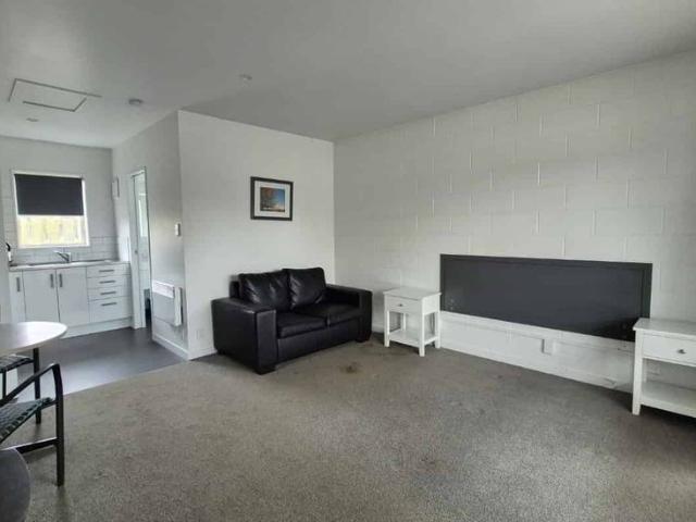 Apartment for rent in Chaslands, Canterbury