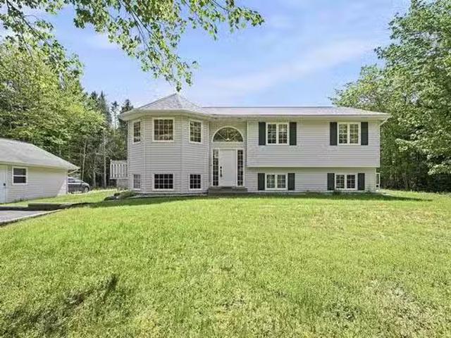 House for sale in Beaver Bank, Nova Scotia