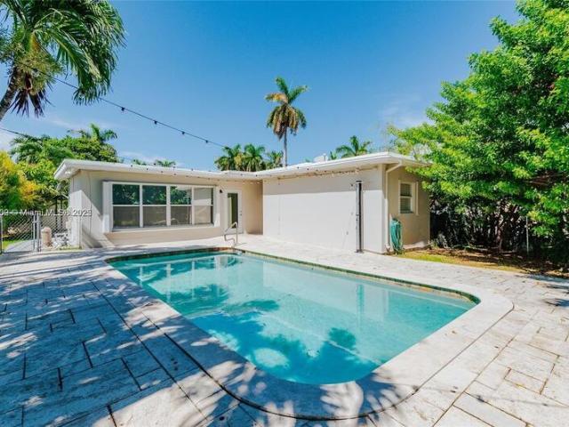 Duplex for sale in Hallandale