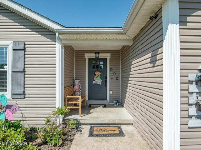 House for sale in Cecilia, Kentucky