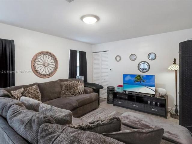 Duplex for sale in Hallandale