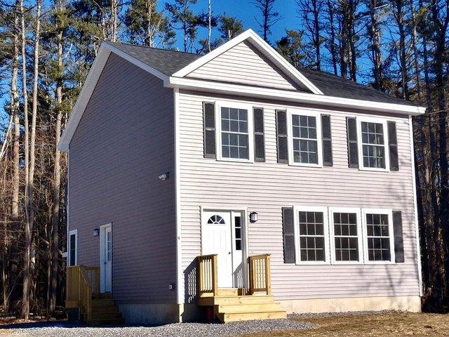 House for sale in Topsham, Maine