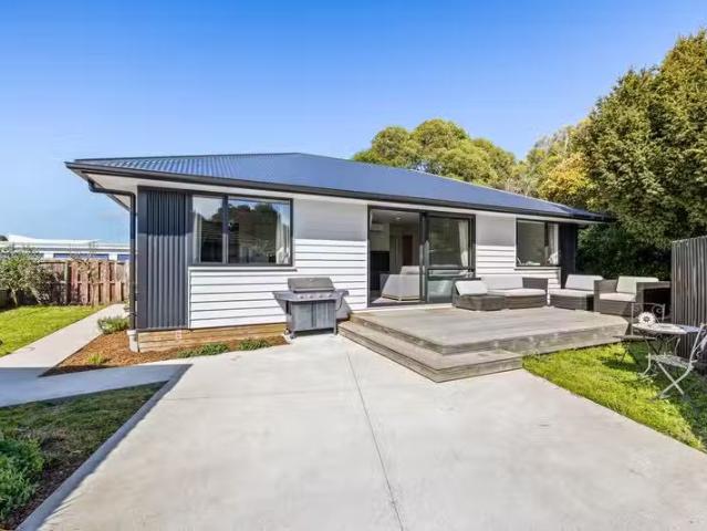 House for sale in Chaslands, Canterbury