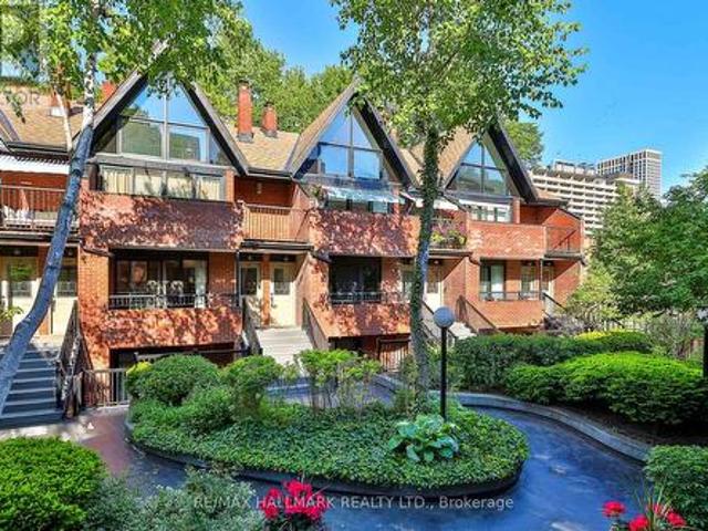 Townhouse for sale in Woburn, Ontario