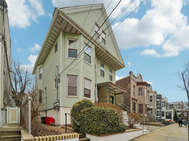 House for sale in Weehawken