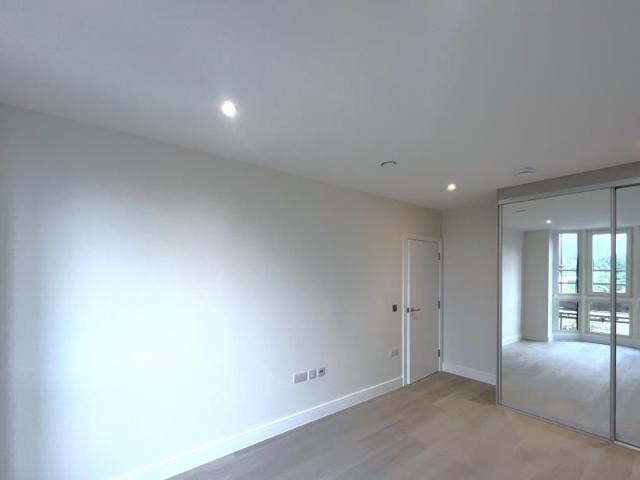 Apartment for rent in Horsell, Woking