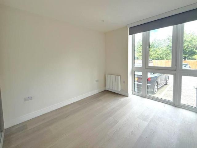 Apartment for rent in Horsell, Woking