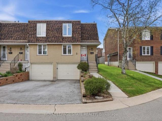 Townhouse for sale in Ancaster, Ontario