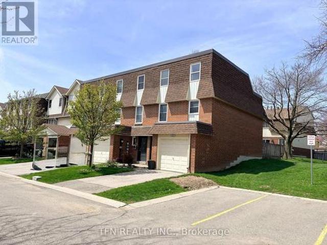 Townhouse for sale in Milton, Ontario
