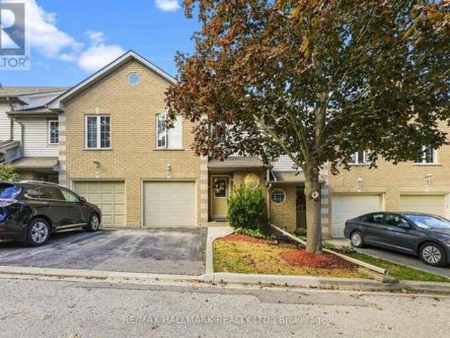 Townhouse for sale in Ancaster, Ontario