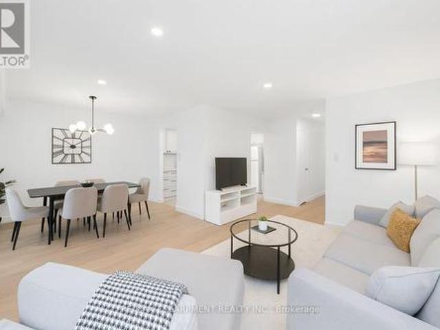 Townhouse for sale in Burlington