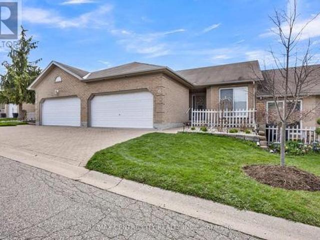 Townhouse for sale in Arva, Ontario