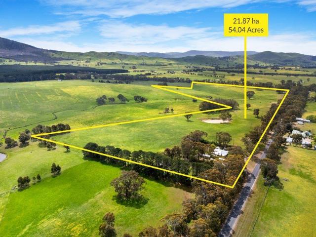 House for sale in Amphitheatre, Victoria