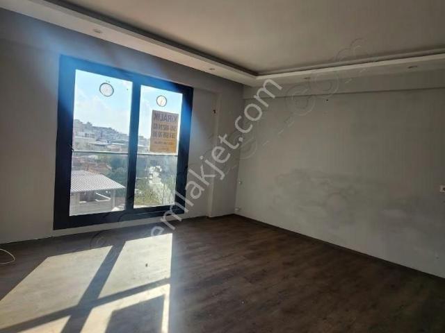 Bayrakli, İzmir içerisinde kiralık mülk