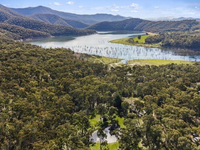 Cottage for sale in Paradise Point, Jamieson