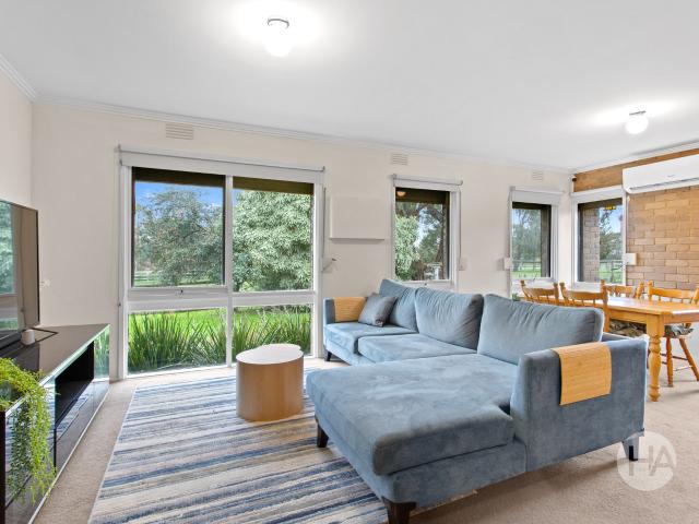 Cottage for sale in Pearcedale, Melbourne