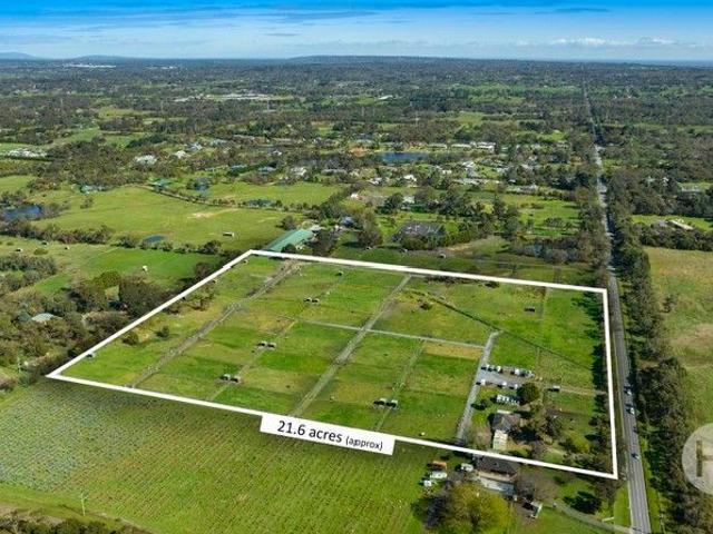 Cottage for sale in Pearcedale, Victoria