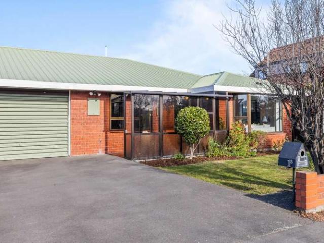 House for sale in Chaslands, Canterbury