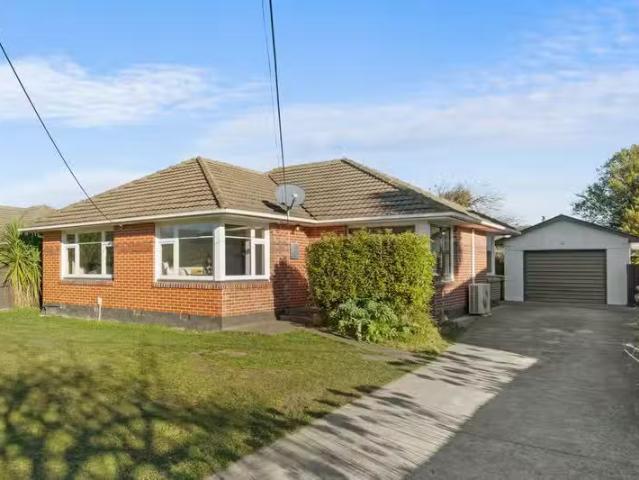 House for sale in Chaslands, Canterbury
