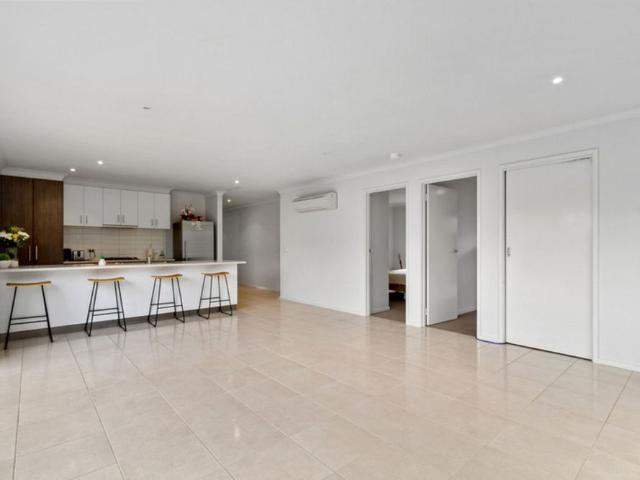House for rent in Churchill, Victoria