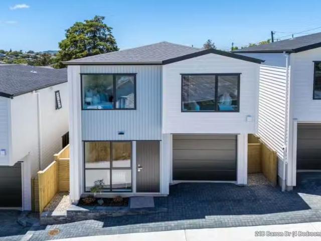 House for sale in Oratia