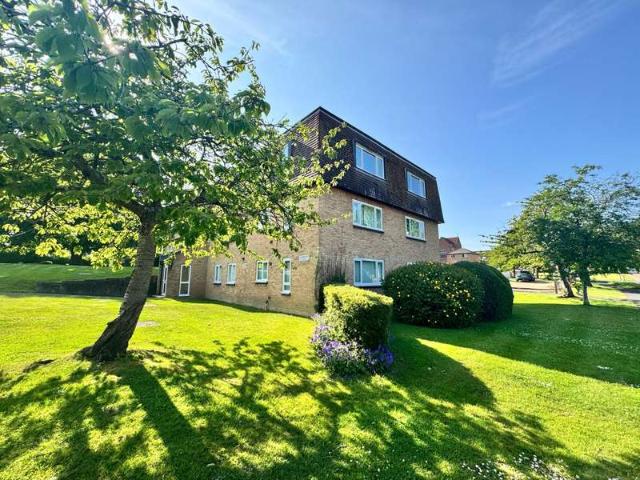 Apartment for rent in Perryfields, West Sussex