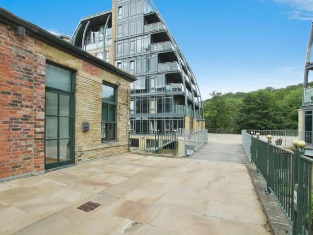Studio for rent in Baildon, Bradford