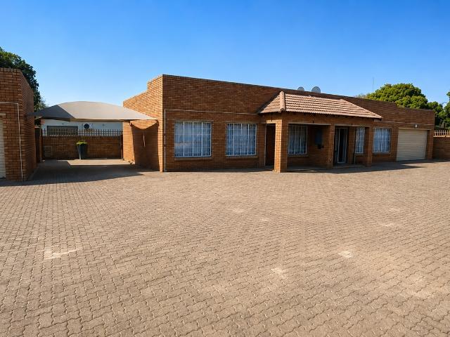 Townhouse for sale in Tlhabane, North West