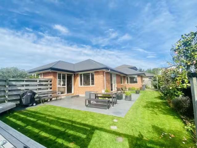 House for rent in Chaslands, Canterbury
